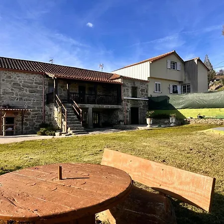 Con Piscina En 度假居 *
